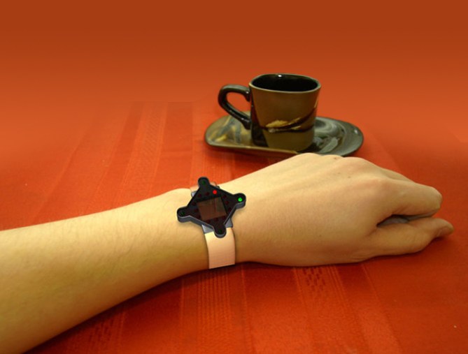 quarter_past_quarter_to_watch_on_wrist