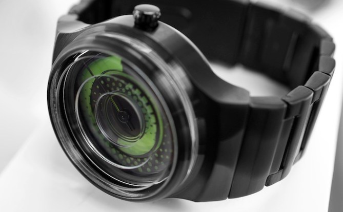 kisai_uzumaki_analog_watch_from_tokyoflash_japan_black_green