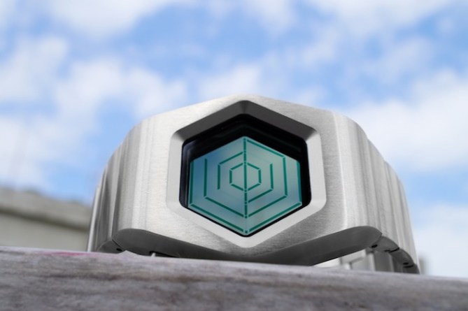 kisai_spider_transparent_lcd_watch_design_from_tokyoflash_japan_silver_green