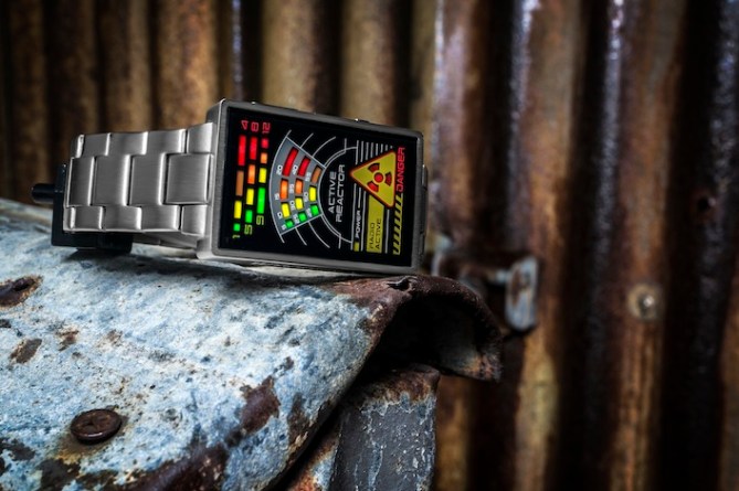 kisai_radioactive_watch_concept_to_reality_leds_on